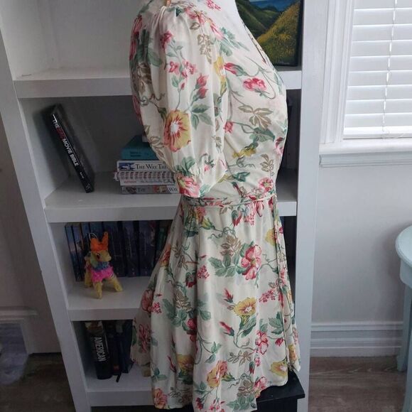 Reformation Cream Floral Wrap Dress size XS NWOT - Picture 7 of 15